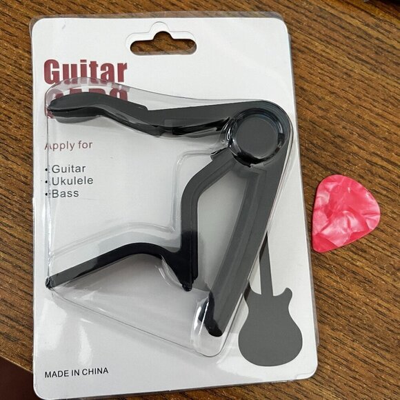 Black Guitar Capo For Guitarists Music Lover Gift Ukulele New - Picture 1 of 4